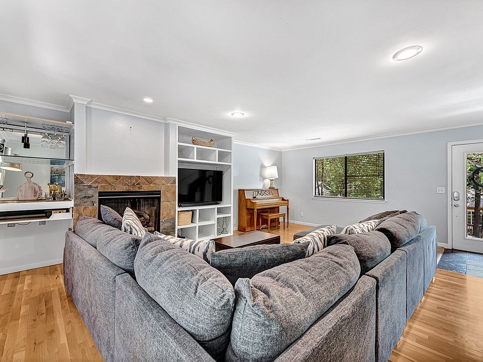 1st image of 1062 N Valley View Dr