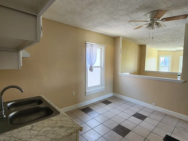 370 W Ferry St #2 — Photo 5