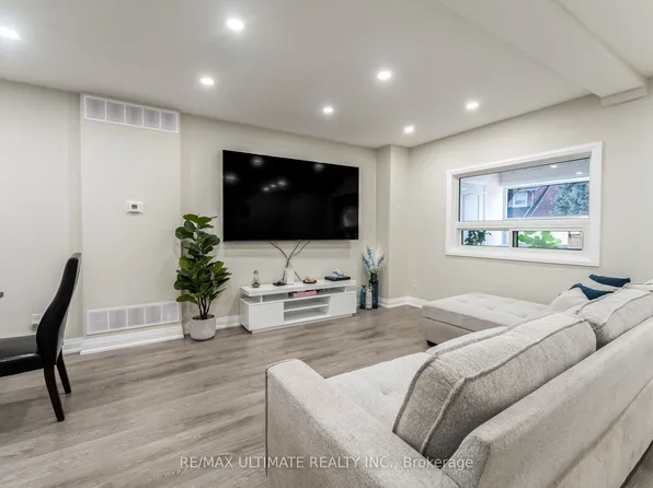 47 Mahoney Ave, Toronto, ON M6M 2H5