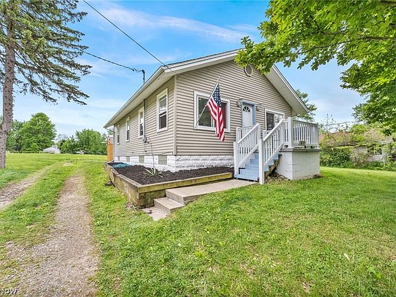 3rd image of 1872 Oakes Dr