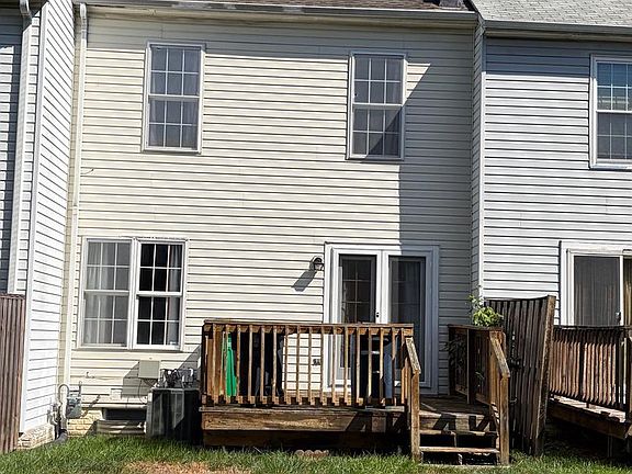 3rd image of 9939 Raintree Way