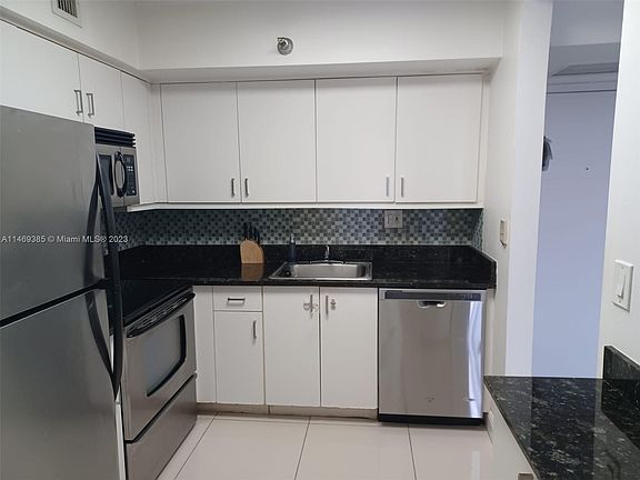 4th image of 3300 NE 191st St APT 1115