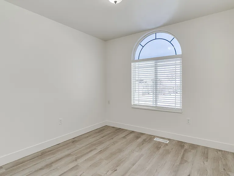 2271 W 1450 N — Photo 18