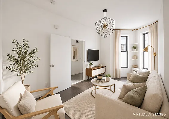 Living room, photo 2