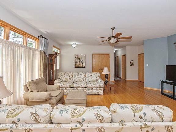 3rd image of 10911 Canterbury Dr