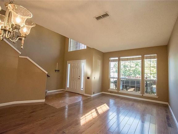 4th image of 1041 Iron Horse Dr