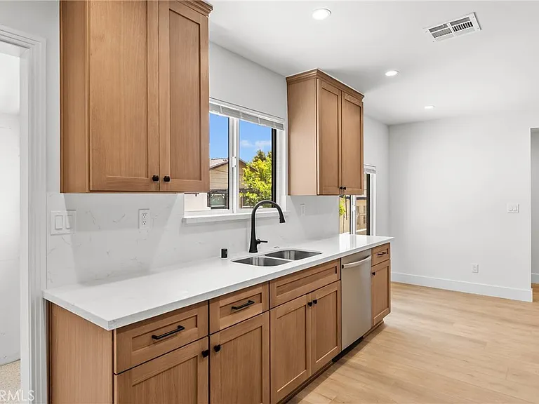 2057 E Villa St — Photo 12