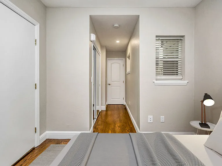 2385 Folsom — Photo 17