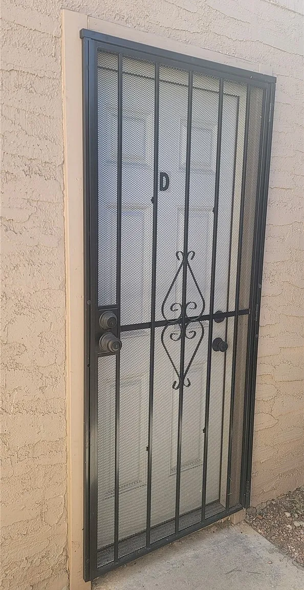 2 bed, 1.5 bath, 1008 sqft, $1,300 — Photo 1