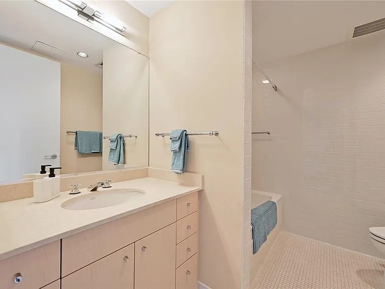901 W 9th St #406 — Photo 22