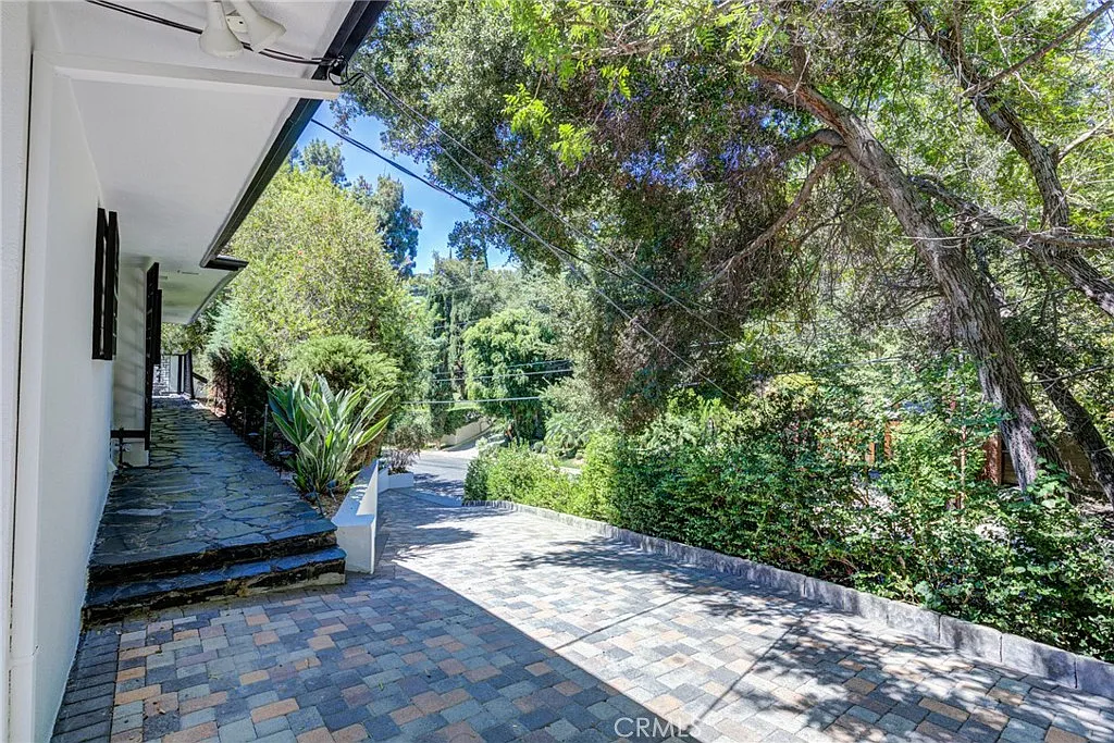 2 bed, 1700 sqft, $8,800 — Photo 3