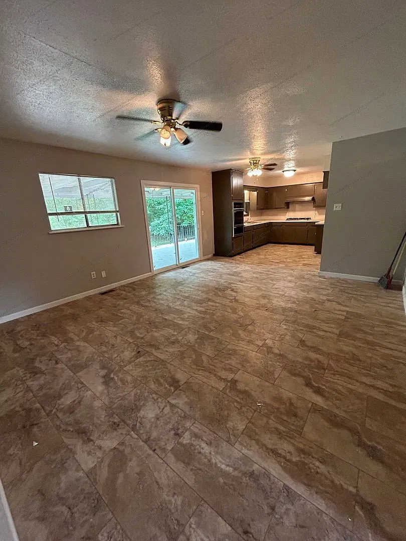 3 bed, 2.0 bath, 1284 sqft, $1,500 — Photo 4
