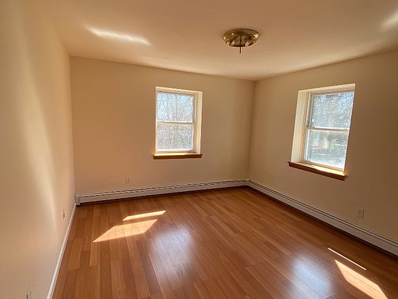 3rd image of 392 Flagg Pl APT 8
