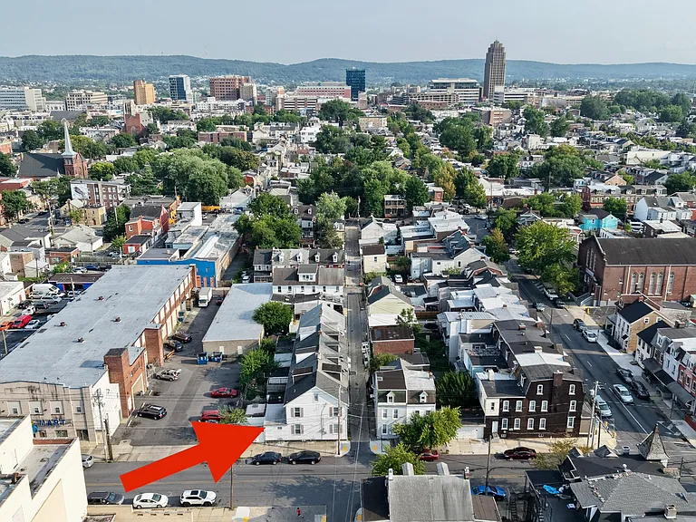 547 N Silk St — Photo 34
