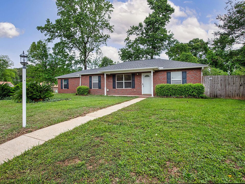1st image of 121 Dogwood Ln