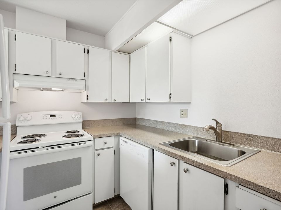 Plan F, 704 sq ft, 1 bed/1 bath