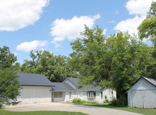 1748 Middle Ossian Rd, Decorah, IA 52101