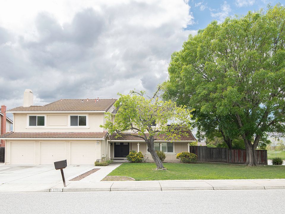 1st image of 2309 Stratford Dr