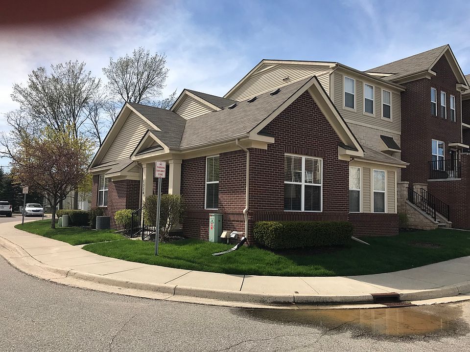 2nd image of 1374 Hillcrest Dr #1