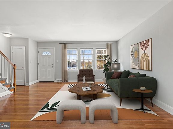 4th image of 1945 Edgewood Rd