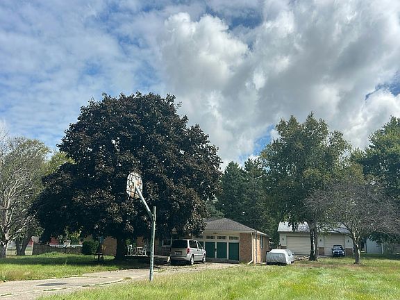 4th image of 806 Whitmore St