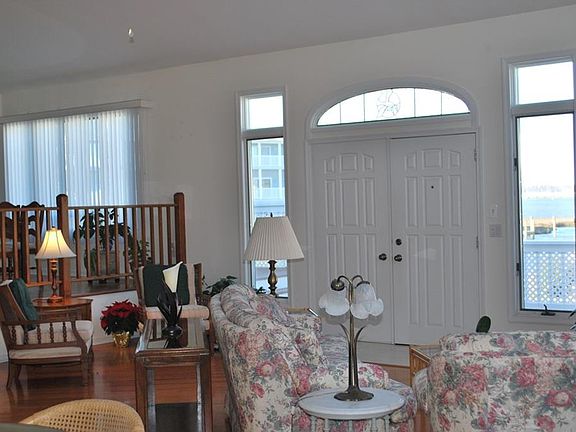 4th image of 50 Oyster Bay Dr