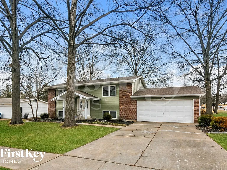 1562 Glenage Dr — Photo 1