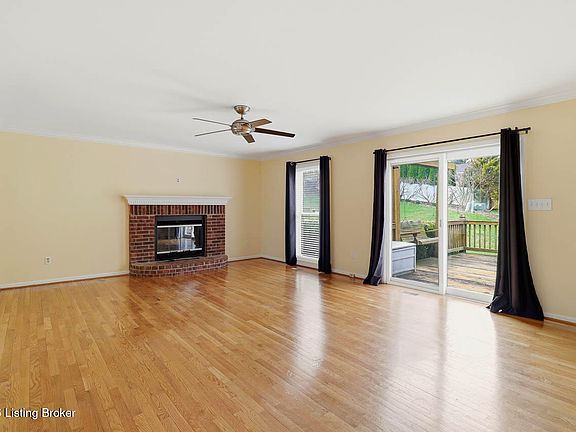 4th image of 3504 Locust Ct