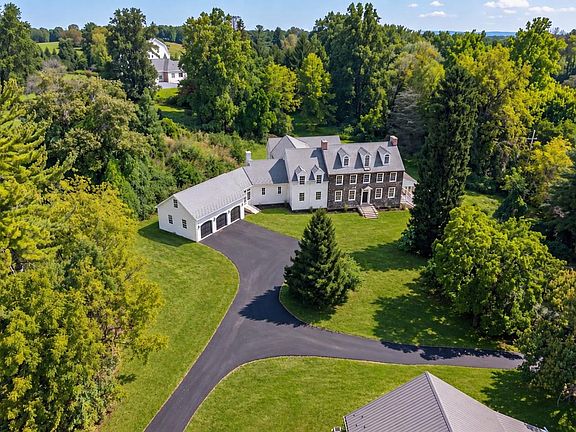 3rd image of 453 Bayard Rd