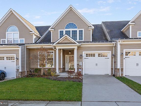 2nd image of 1033 Balfour Cir