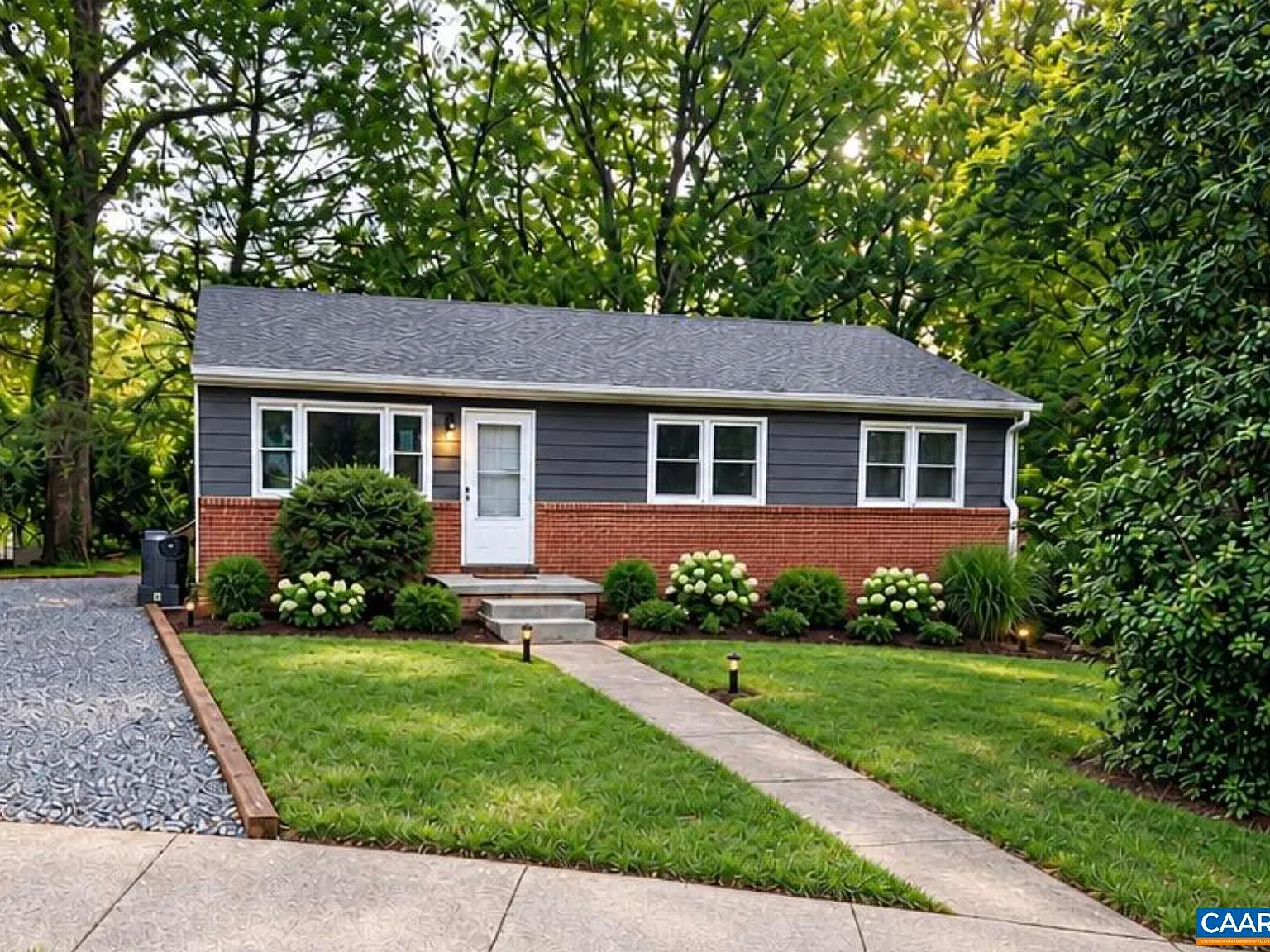 120 Thomas Dr — Photo 1
