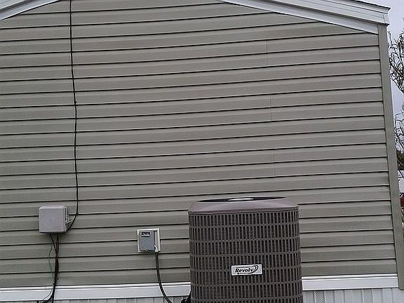 4th image of 2209 Twin Oaks Dr