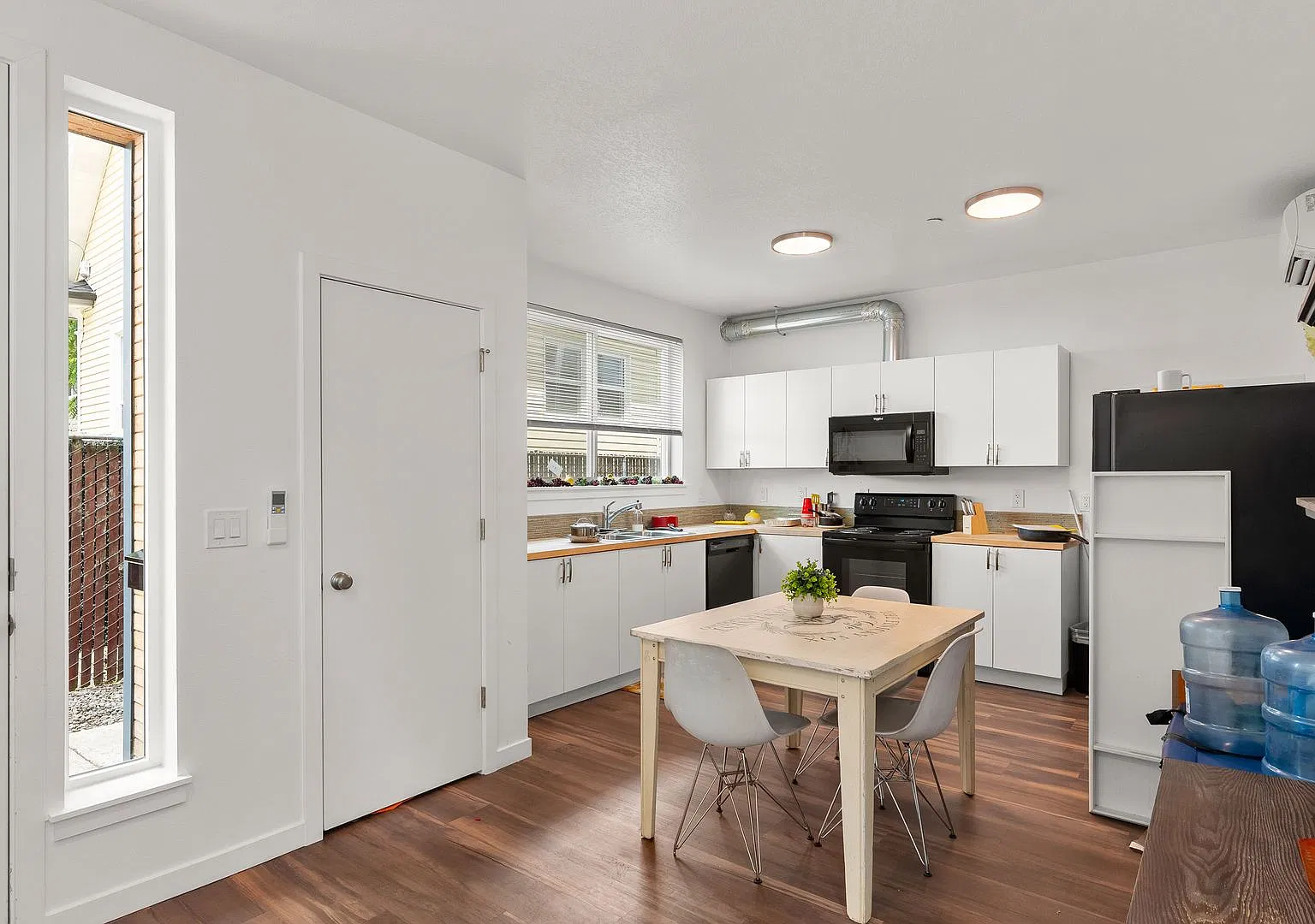 3789 N Vancouver Ave — Photo 4