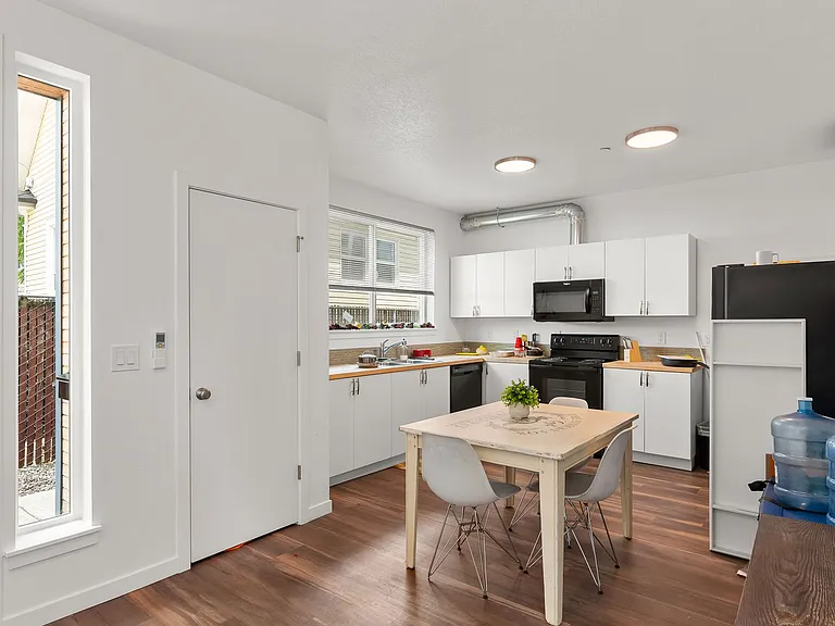 3773 N Vancouver Ave — Photo 9
