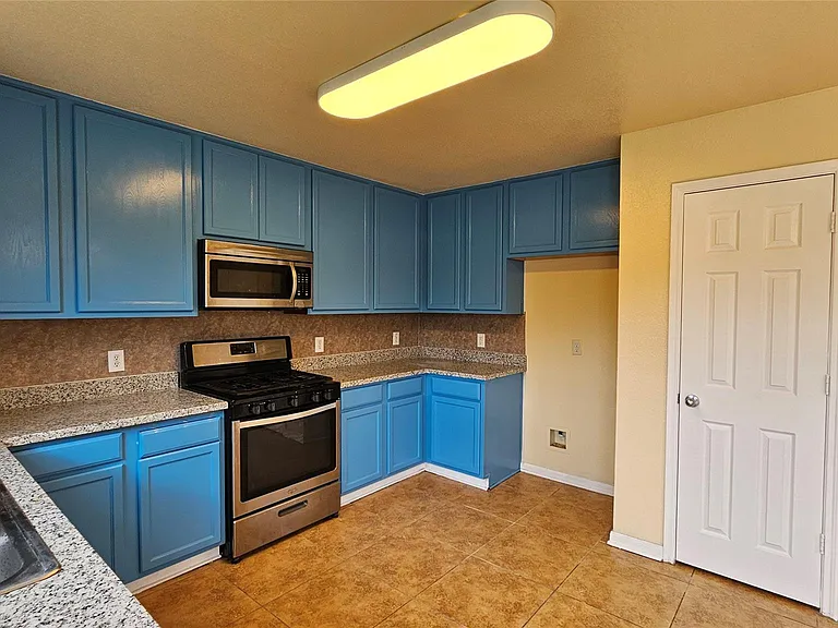 22135 Greengate Dr — Photo 10