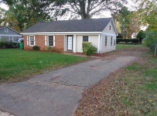 910 Dedmon Dr, Charlotte, NC 28216