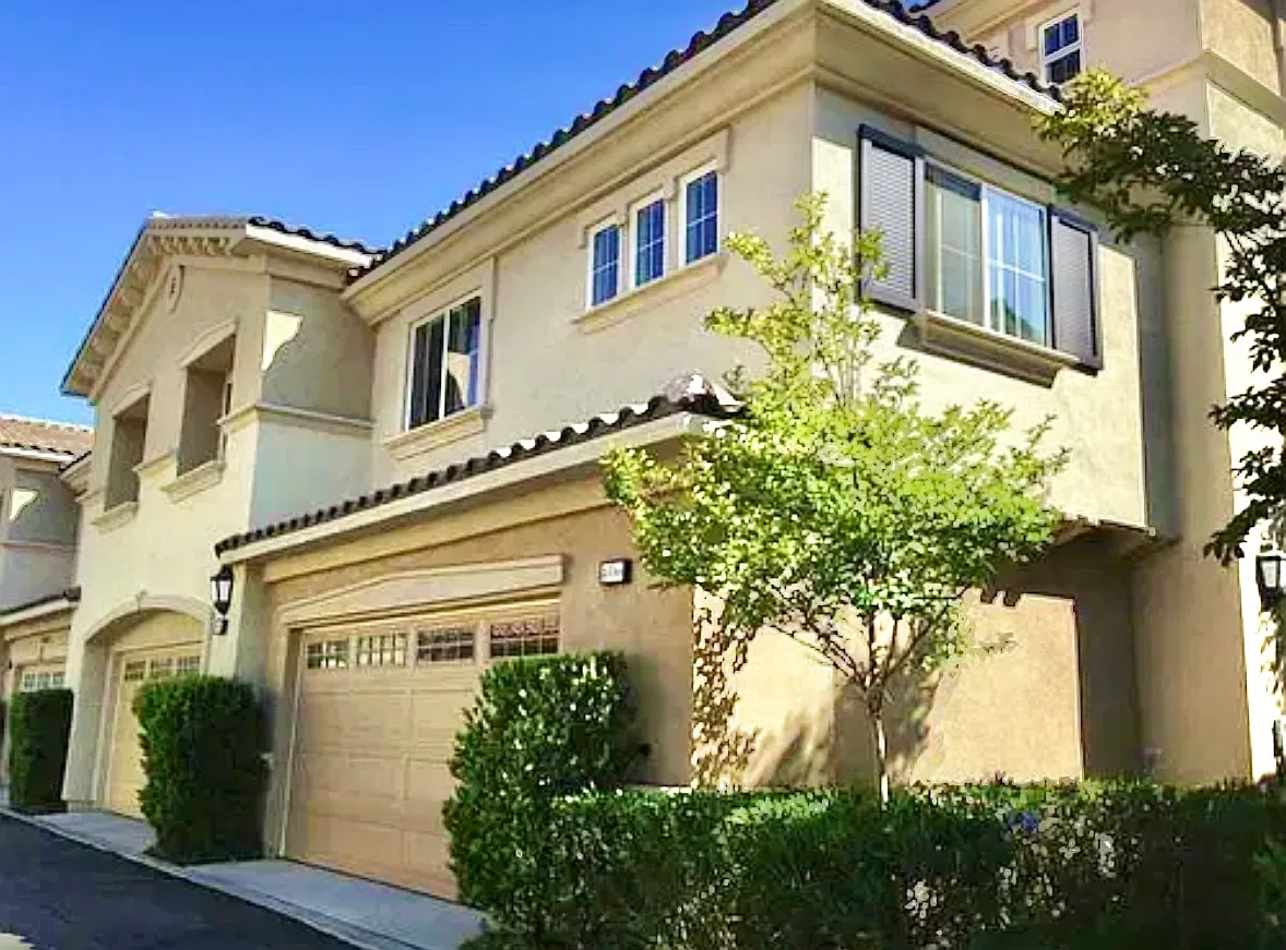 4 bed, 3.5 bath, 2077 sqft, $3,100 — Photo 1