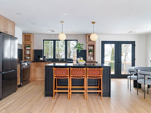 5th image of 8 Emily Rd