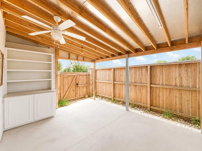 13119 Stratford Skies Ln — Photo 8