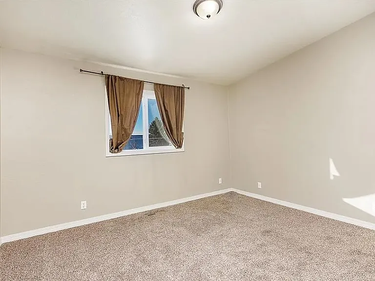2826 Oakland Dr #10 — Photo 3