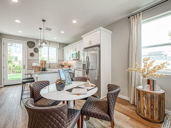 Cozy Kitchen Dining with access to backyard