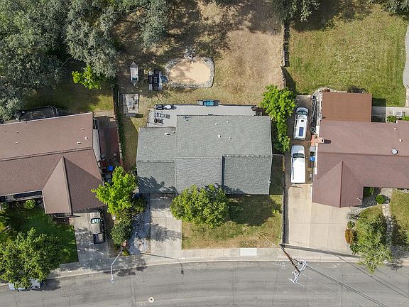 4th image of 2624 Howard Dr