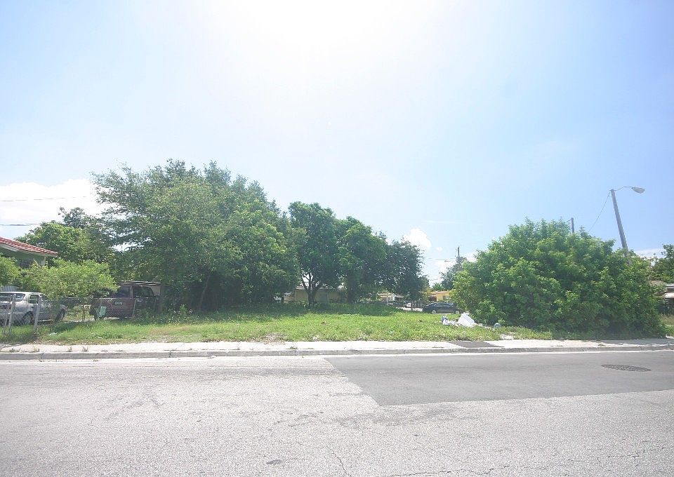 2nd image of 6821 N Miami Ave