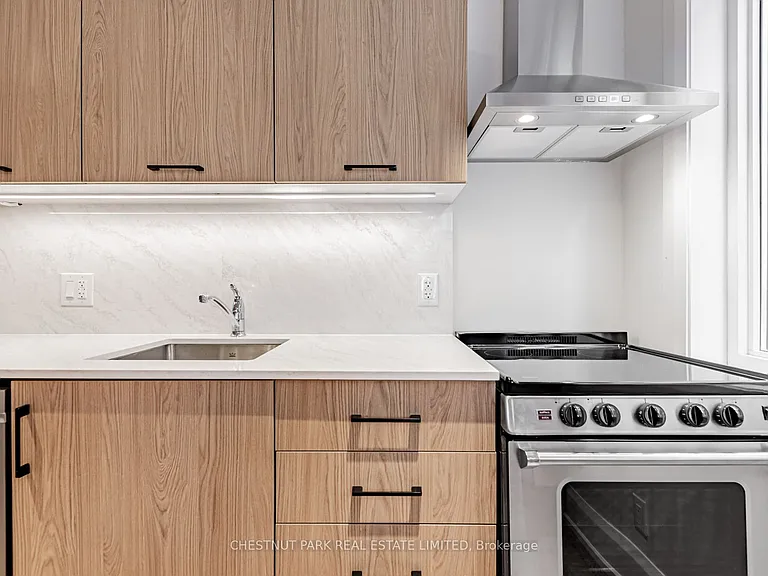 2528 Yonge St #3 — Photo 5