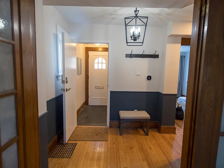 856 Bronson Ave — Photo 9