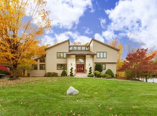 102 Eileen Dr, Cedar Grove, NJ 07009