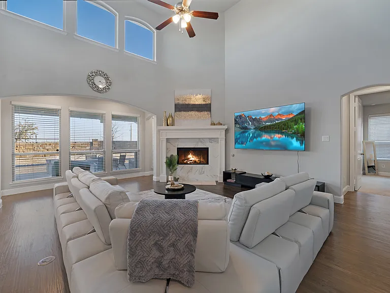 12615 Burnt Prairie Ln — Photo 9