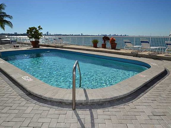 5th image of 2016 Bay Dr APT 401