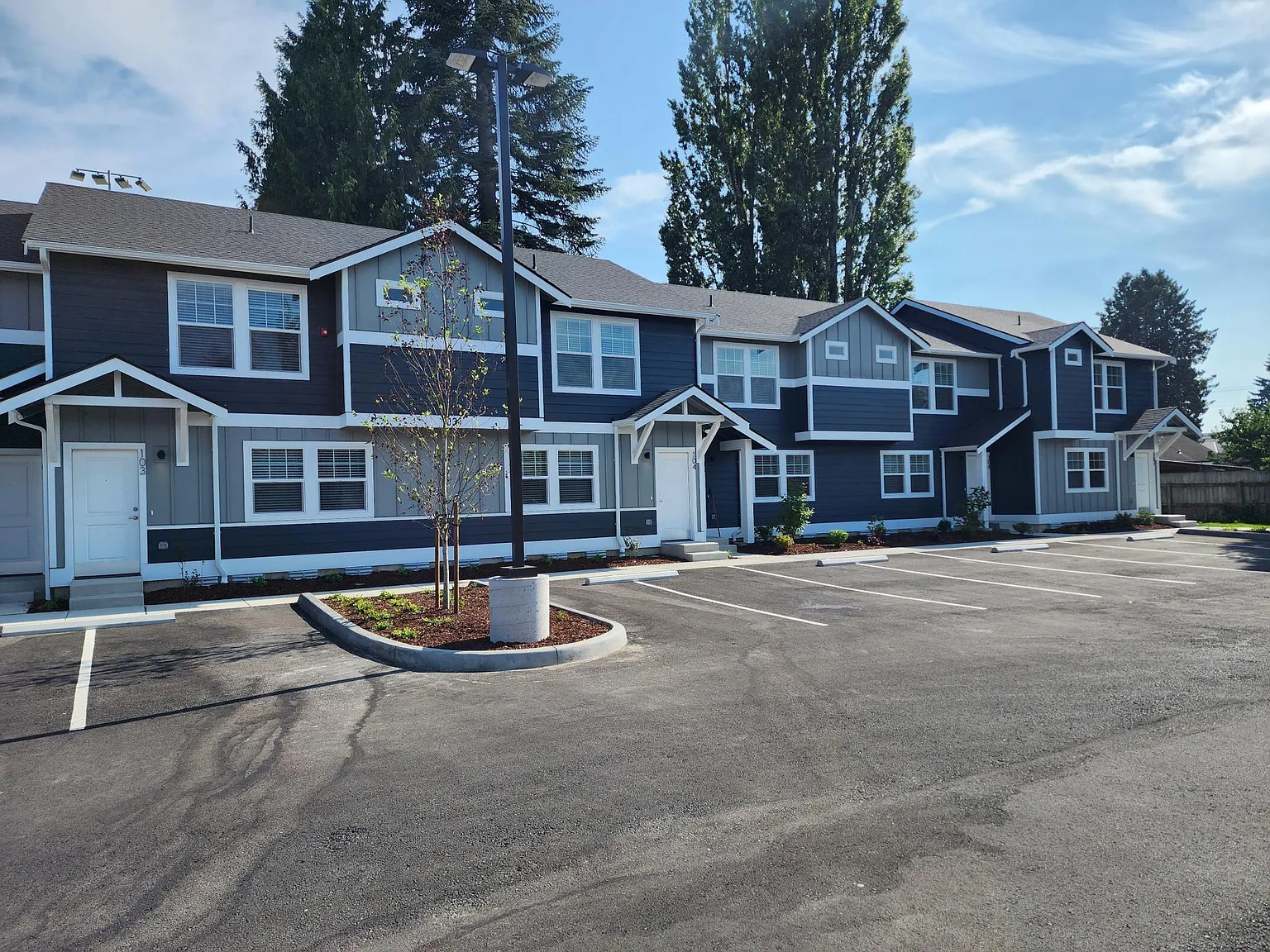 3 bed, 2.5 bath, 1200 sqft, $2,395 — Photo 3
