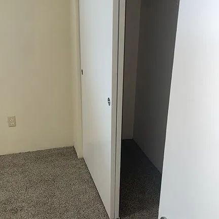 5th image of 1120 Randall St APT 1